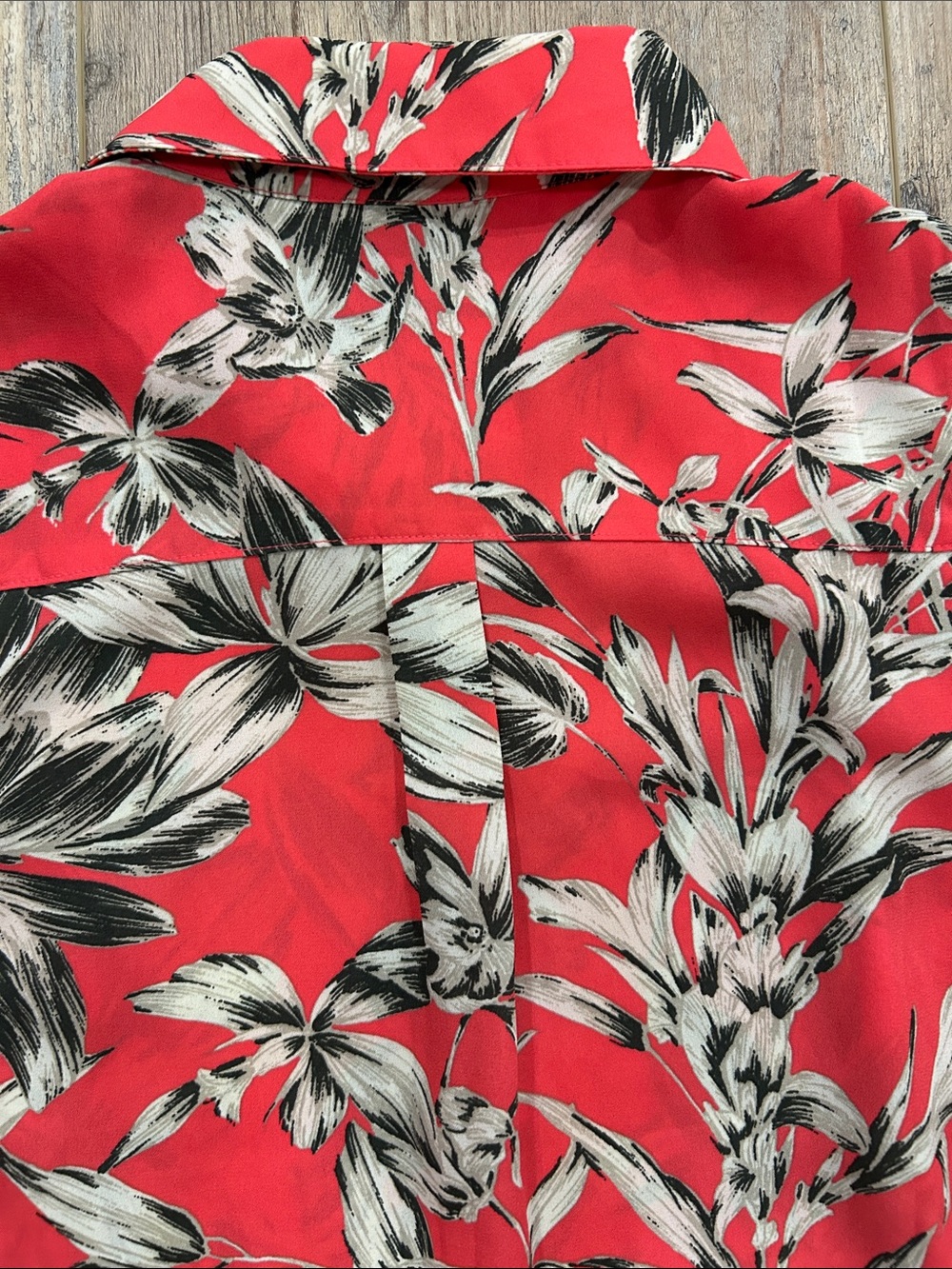 Banana Republic Coral Floral Sleeveless Button-Up Blouse. Size Small - Picture 4 of 6
